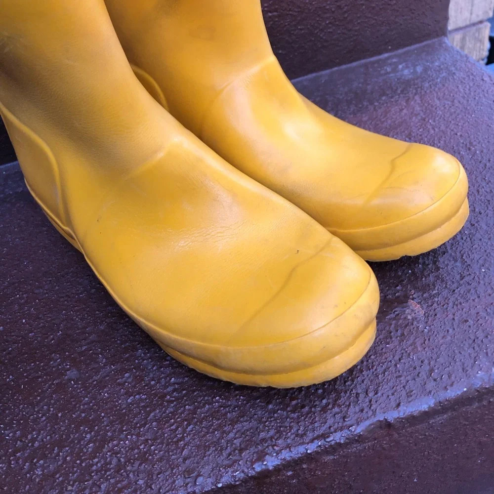 Hunter Original Kids Gloss Boots Size 5 Yellow Tall Pull On Chore Farm Work Rain